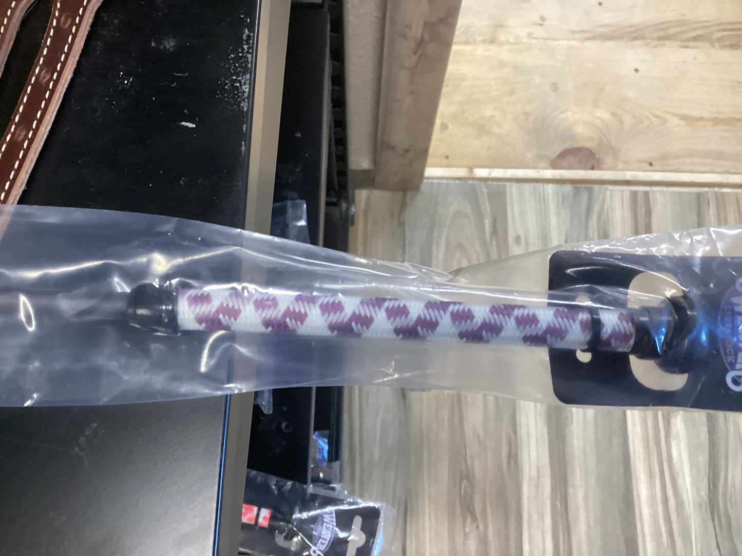 We aver 36” pig whip purple/white