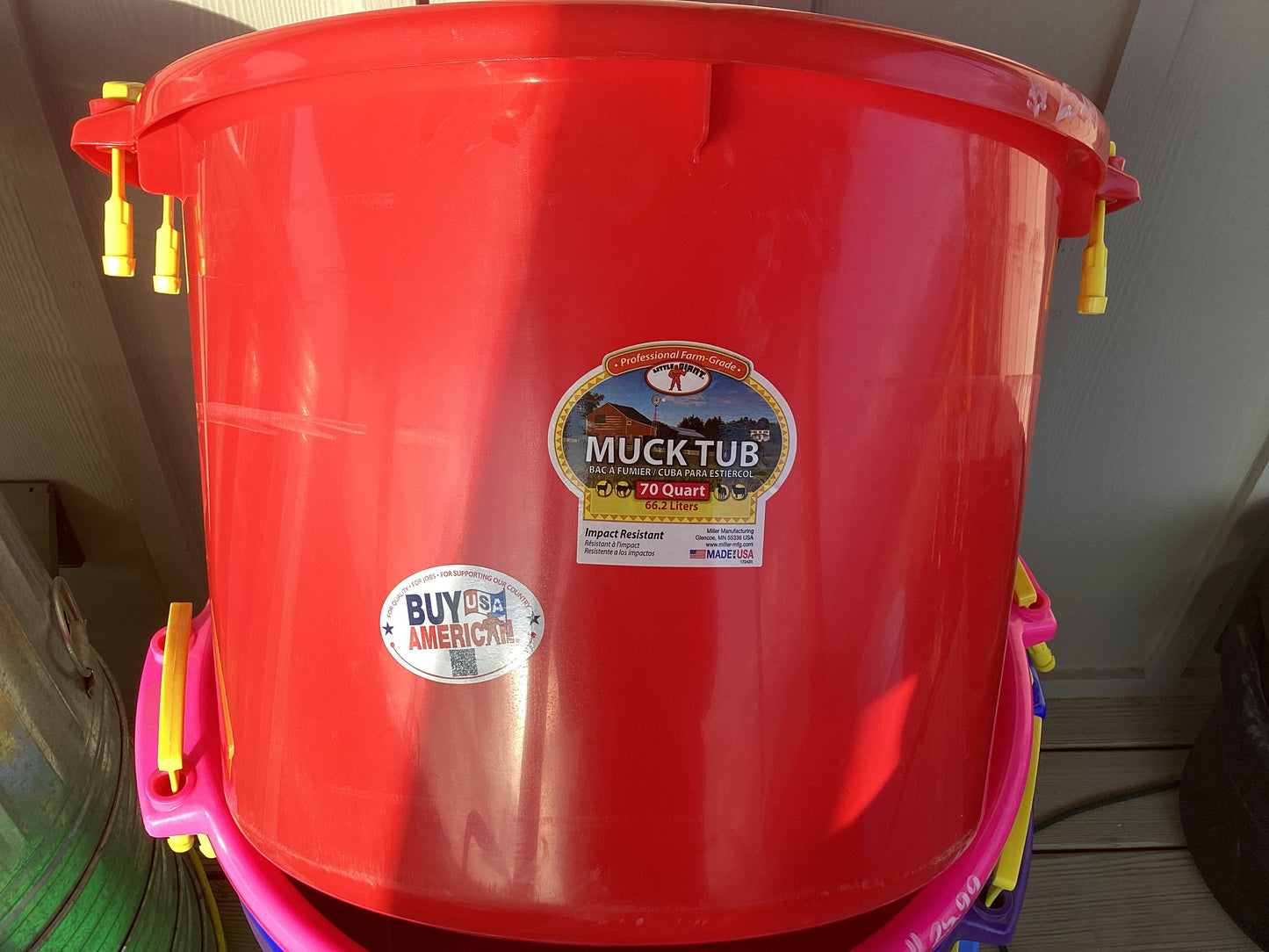 Muck tub 70QT Red