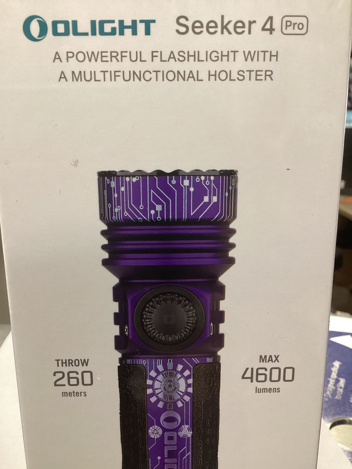 OLight Seeker 4 Pro Throw 260