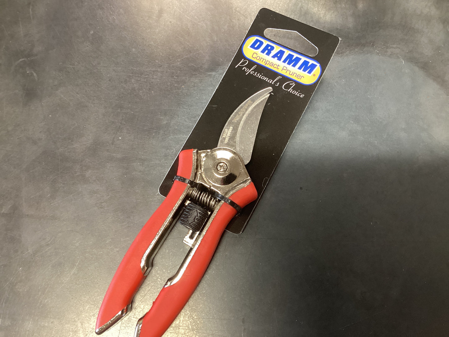 Dramm Pruner Red